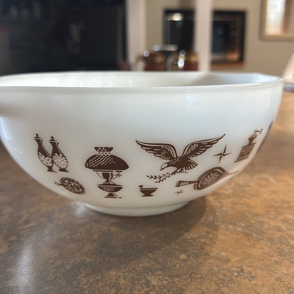 Vintage Cinderella Brown and white Pyrex bowl - Picture 3 of 5